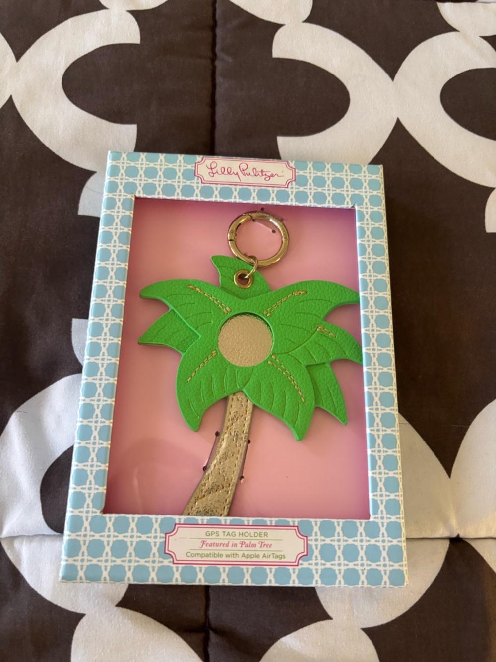 Lilly Pulitzer Palm Tree GPS Apple Air Tag Holder